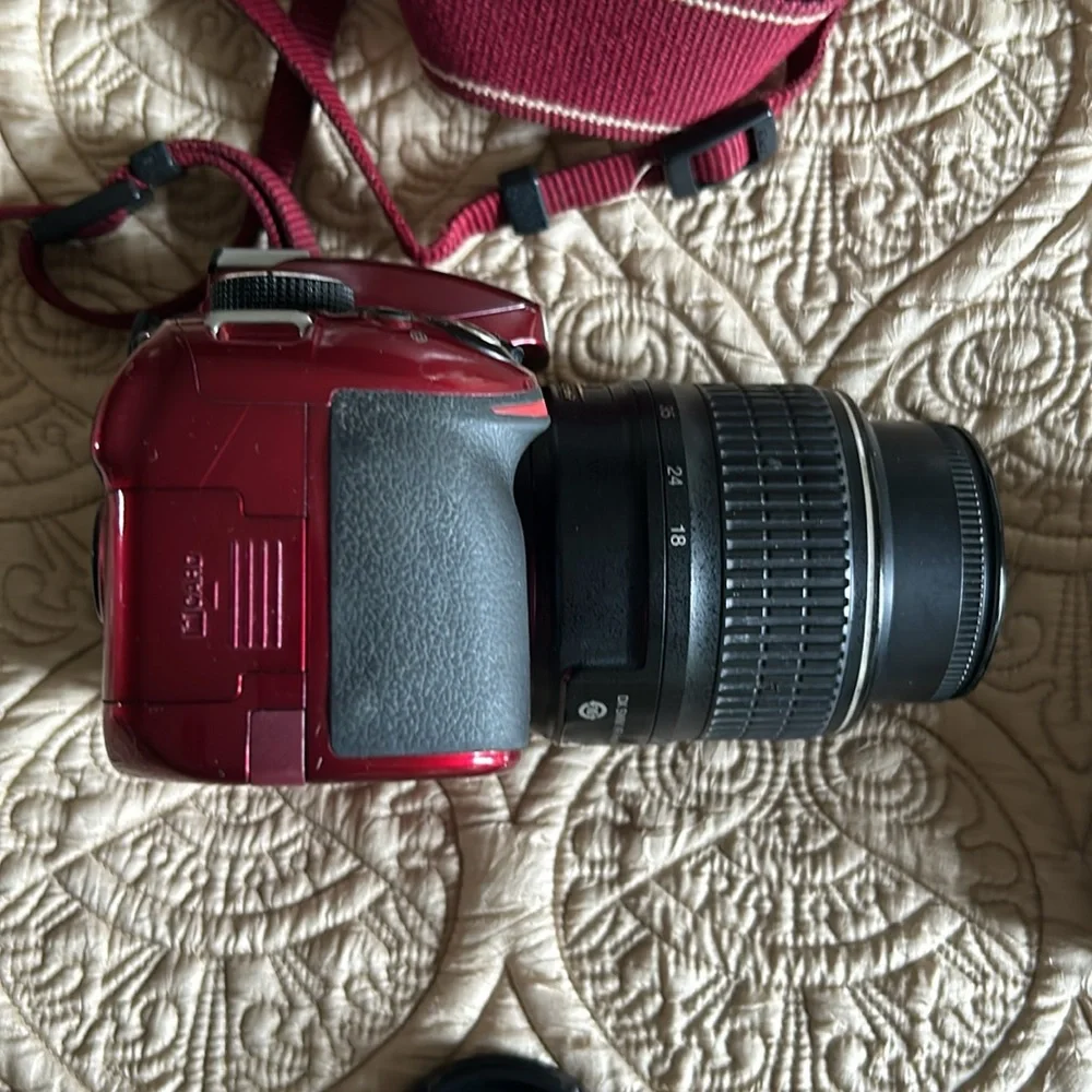 Nikon D3200 | 18-55mm lens | includes battery pack